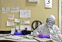 В России резко выросла заболеваемость коронавирусом. В Москве готовятся к новой волне, развернут ковидный госпиталь