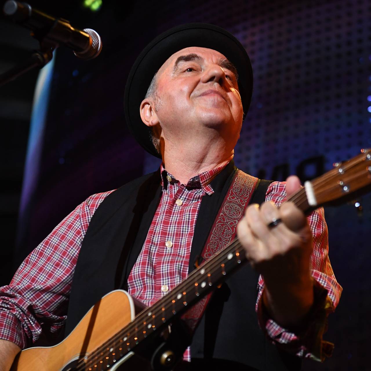 Солист группы чайф. Чайф солист. Чайф солист. Группа чайф шахрин. Шахрин чайф.