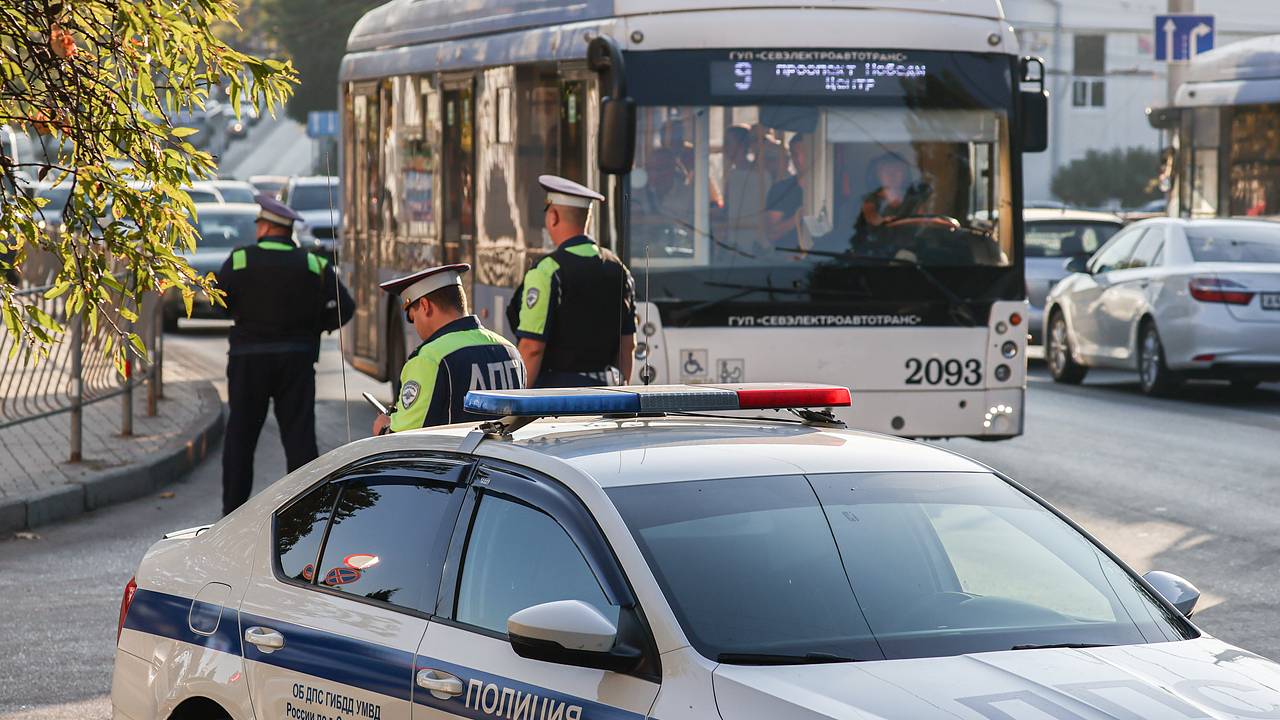 Власти Севастополя ограничили движение авто в центр города после атаки ВСУ:  Происшествия: Россия: Lenta.ru