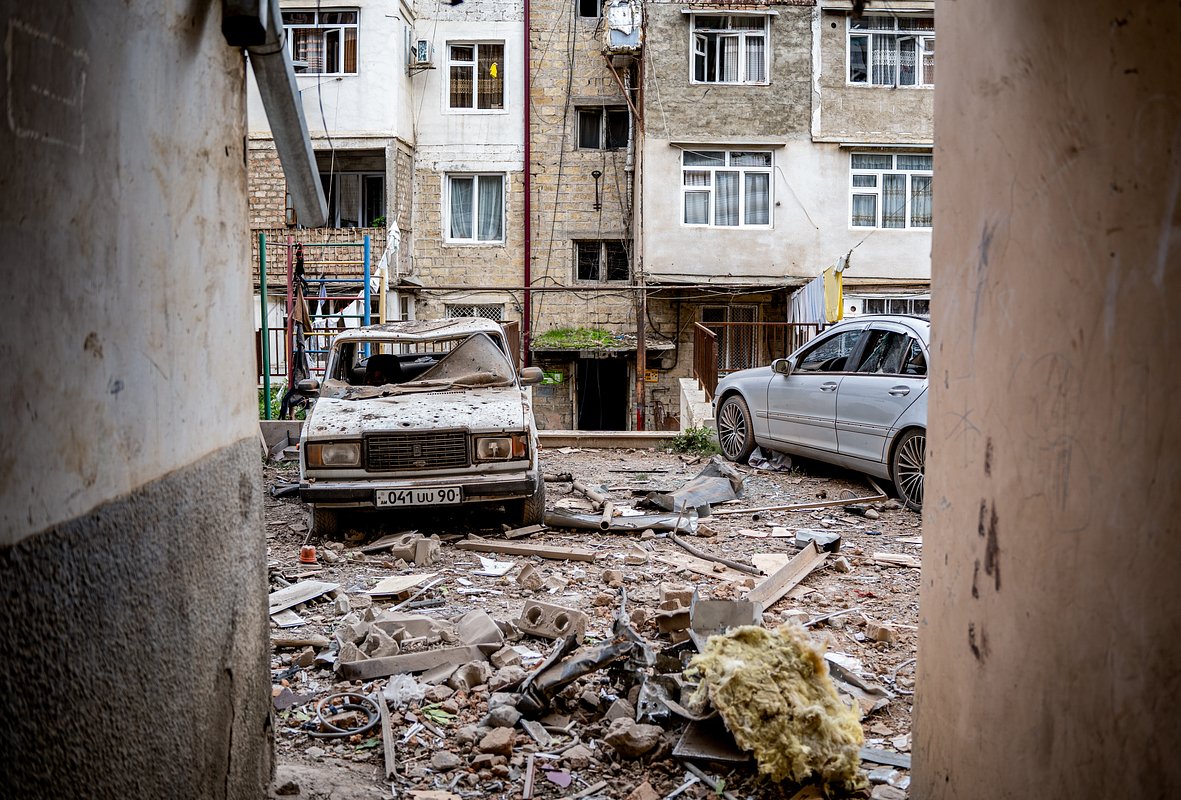 Последствия обстрела города. Степанакерт. Нагорный Карабах. 19 сентября 2023 года