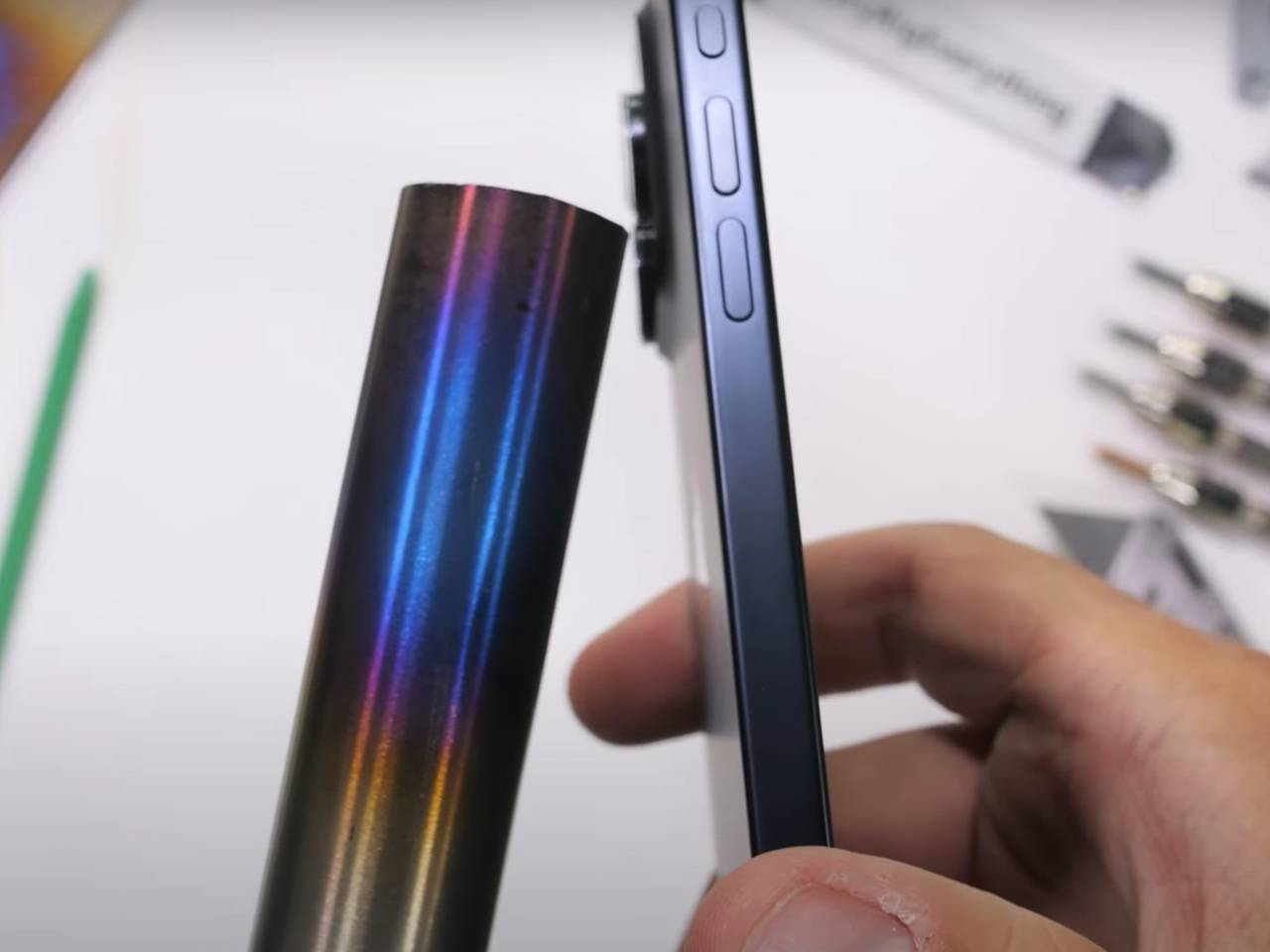 Прочность iPhone 15 Pro Max проверили на видео: Гаджеты: Наука и техника:  Lenta.ru