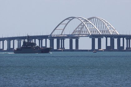 Движение машин по Крымскому мосту временно перекрыли
