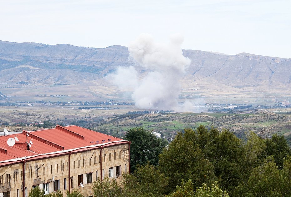 19 сентября 2023. Дым в окрестностях Степанакерта в Нагорном Карабахе. 