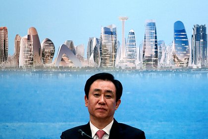 Торги акциями крупнейшего застройщика Китая остановили