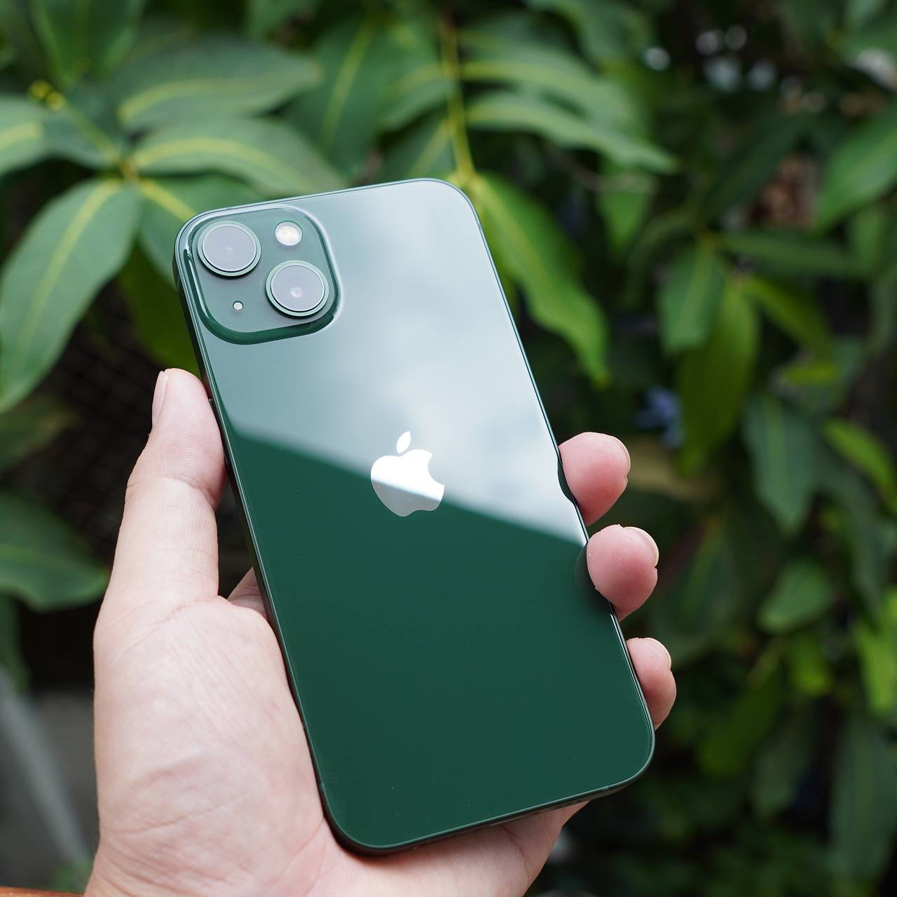 iphone 13 green in hand