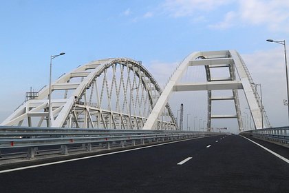 На Крымском мосту закрыли движение