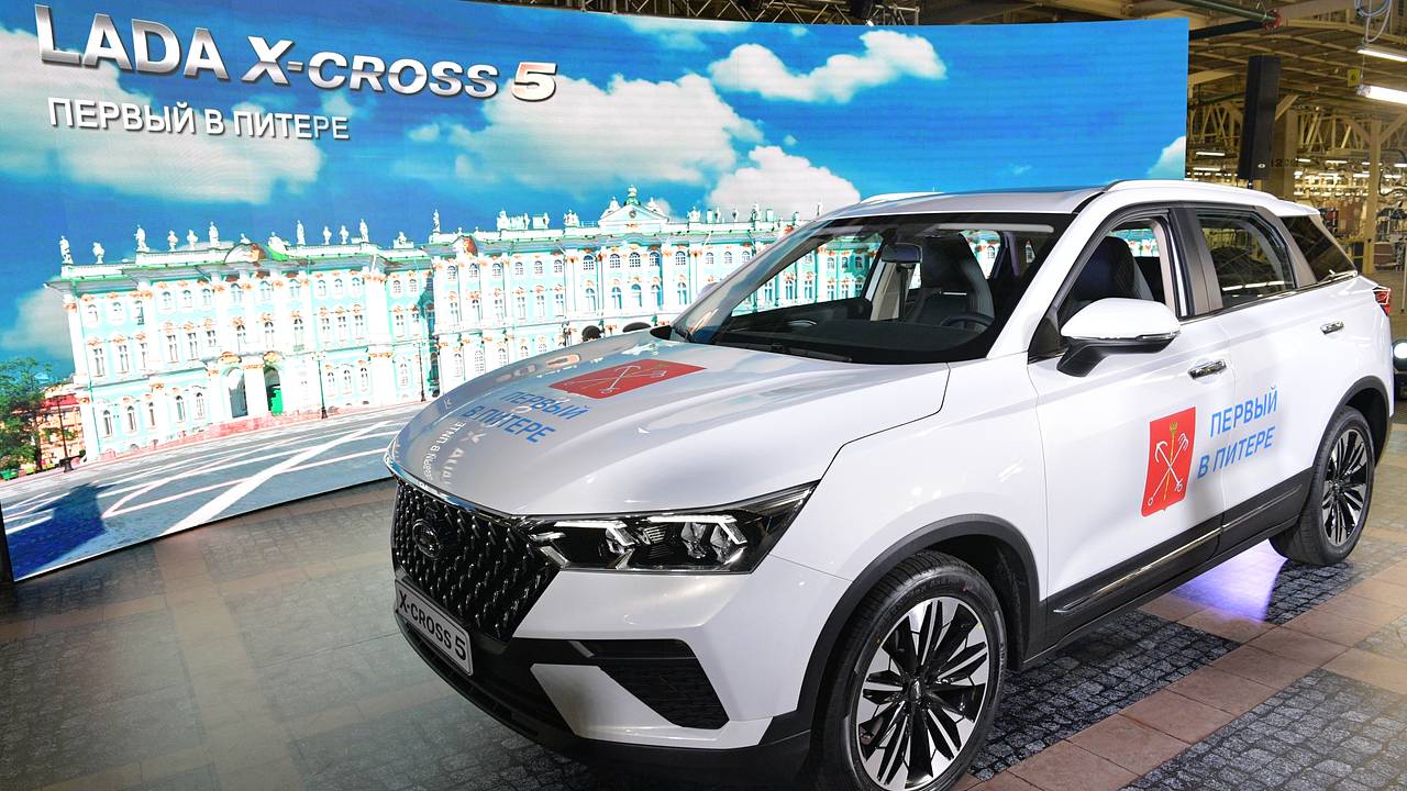 АвтоВАЗ назвал дату начала продаж новой Lada X-Cross 5: Рынки: Экономика:  Lenta.ru