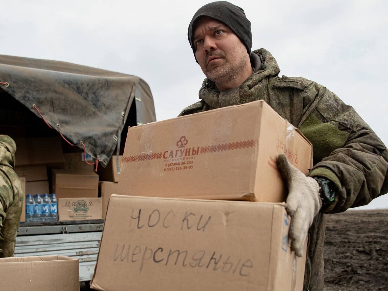 «Ребята остались без еды и воды. И мы включились» Как миллионы россиян  помогают военным и мирным жителям в зоне СВО: Общество: Россия: Lenta.ru