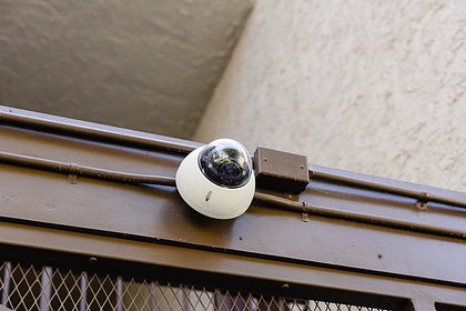 Девушка проверила камеру наблюдения на доме и сделала открытие о соседях