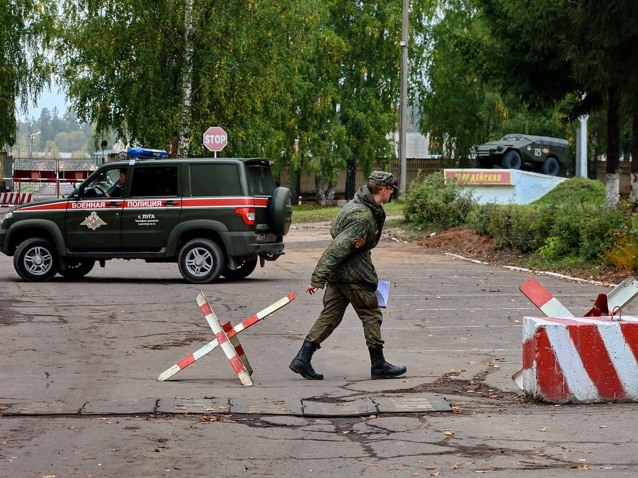 Неизвестный принес боеприпас на КПП российского военного городка: Следствие  и суд: Силовые структуры: Lenta.ru