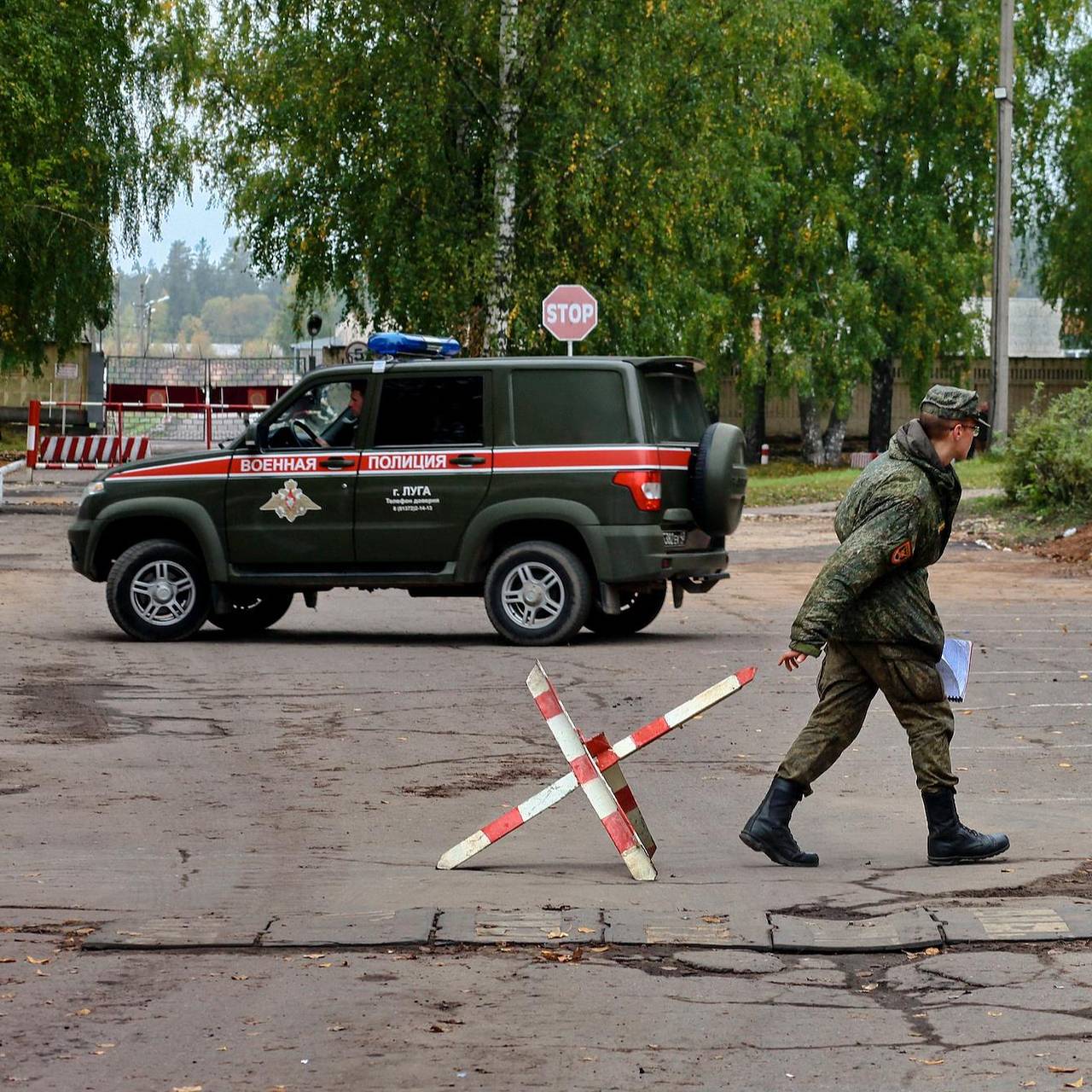 Неизвестный принес боеприпас на КПП российского военного городка: Следствие  и суд: Силовые структуры: Lenta.ru