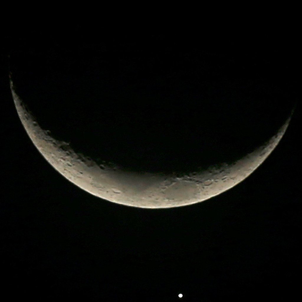 фото луны на айфон 12