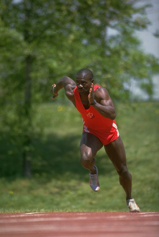 Бен Джонсон из Канады стартует в спринте во время тренировки в Йоркском университете в Торонто. Канада, 1987 год