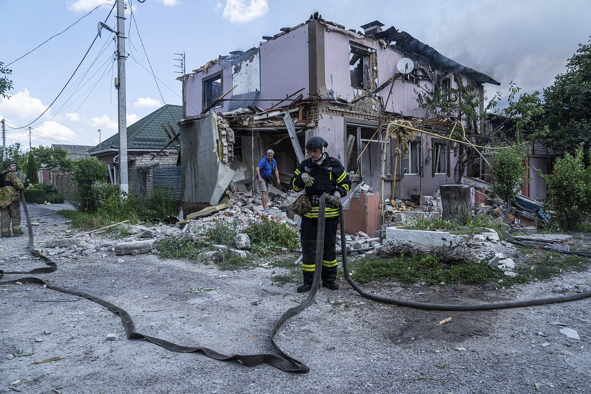 Украинский пожарный в Херсоне, 1 июля 2023 года