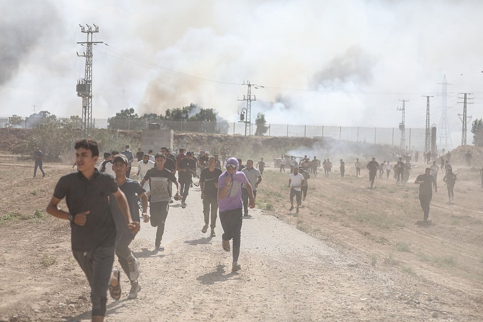 Палестинцы покидают город Газа после ответных ударов армии Израиля