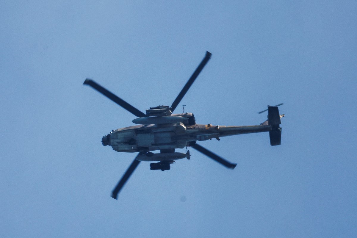 Военный вертолет в небе над Израилем