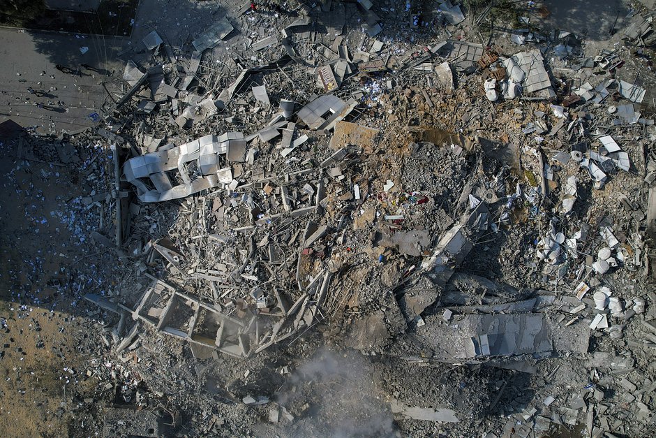 Разрушенное здание в секторе Газа после израильского авиаудара