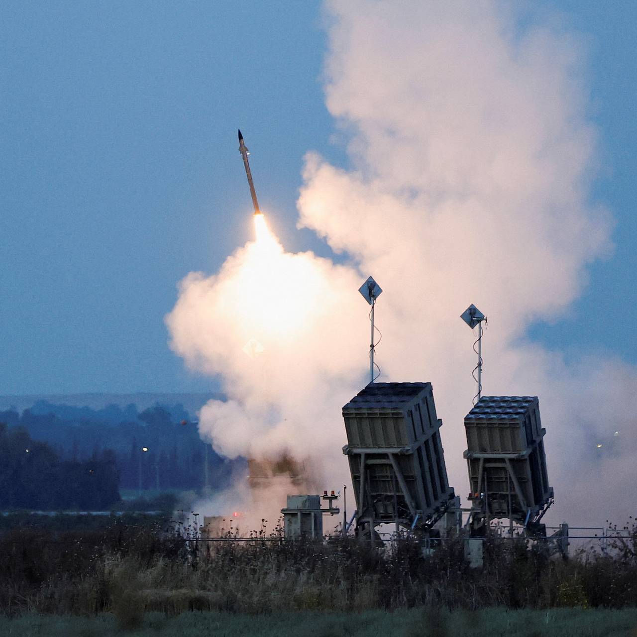 Боевики ХАМАС подавили израильскую систему ПВО. Как дешевые снаряды и дроны  преодолели легендарный «Железный купол»?: Оружие: Наука и техника: Lenta.ru