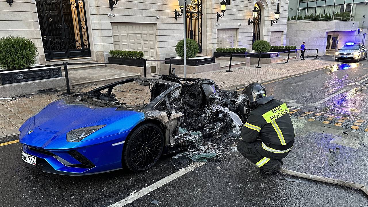 Российский студент решил судиться из-за сгоревшей арендованной Lamborghini:  Следствие и суд: Силовые структуры: Lenta.ru