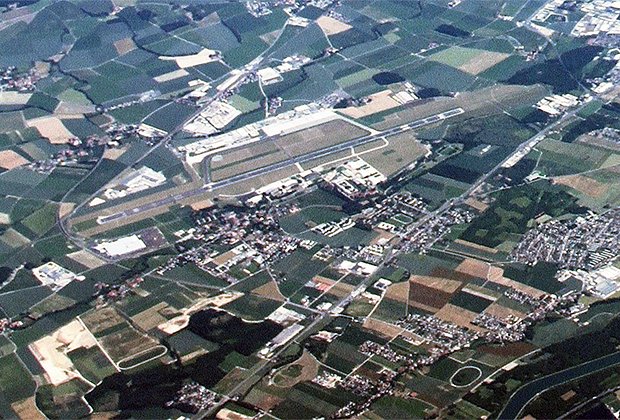 Аэропорт Линц-Хёршинг (Австрия), на котором в 1948 году располагалась американская авиабаза Vogler Air Base