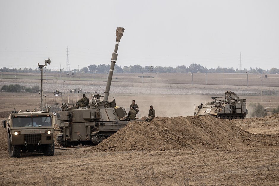 Подразделения ЦАХАЛ усиливают меры безопасности на границе с сектором Газа в Сдероте, Израиль, 9 октября 2023 года