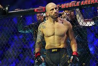 Оливейра отказался от боя с Исламом Махачевым. Российский чемпион UFC проведет реванш с австралийцем Волкановски 