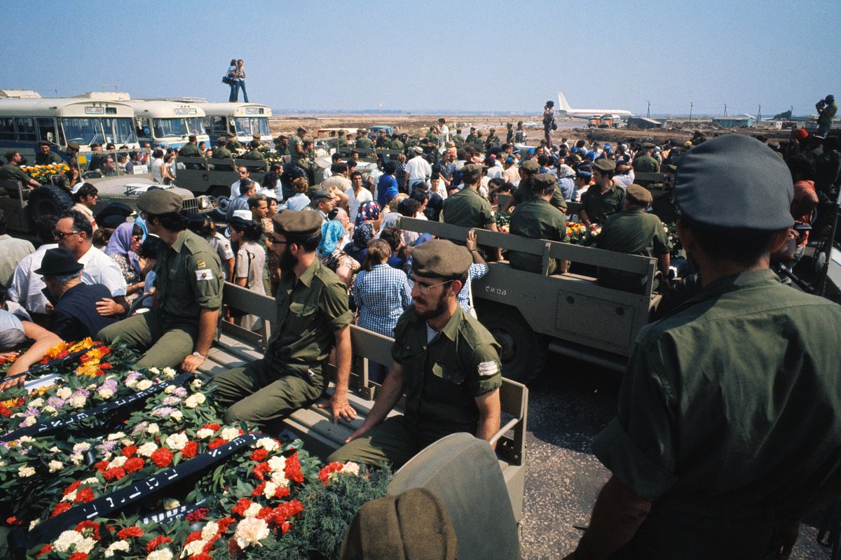 Тела спортсменов-олимпийцев, погибших в результате теракта 5 сентября 1972 года в Мюнхене, аэропорт Лод (в настоящее время Международный аэропорт имени Бен-Гуриона), Тель-Авив, Израиль