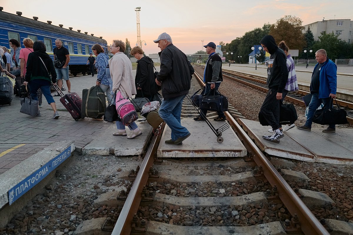 Украинцы садятся в поезд на Киев. 1 сентября 2023 года