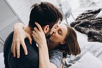 Как правильно целоваться в губы: инструкция для парней и девушек