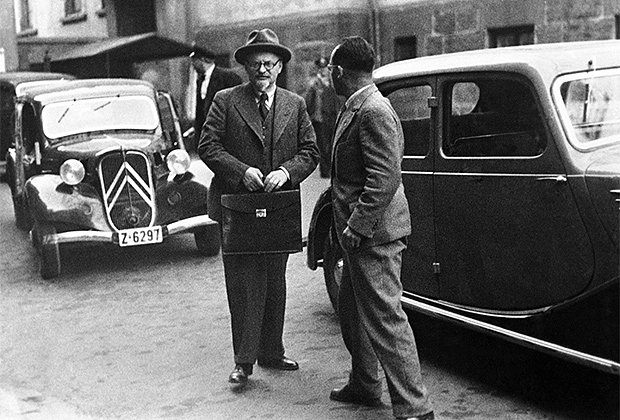 Лев Троцкий со своим секретарем Эрвином Вольфом. Осло (Норвегия), 28 августа 1936 года