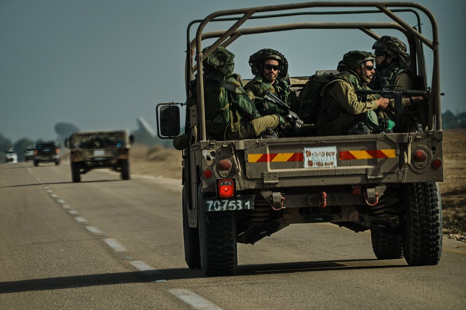 Израильские солдаты неподалеку от Реима, Израиль, 10 октября 2023 года