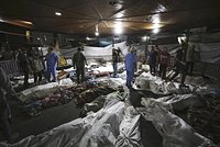 «Самый смертоносный день» Сотни человек погибли после удара по больнице в Газе. Кого винят в трагедии? 
