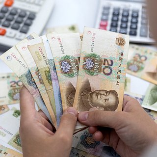 Сечин призвал расширять использование юаня и рубля