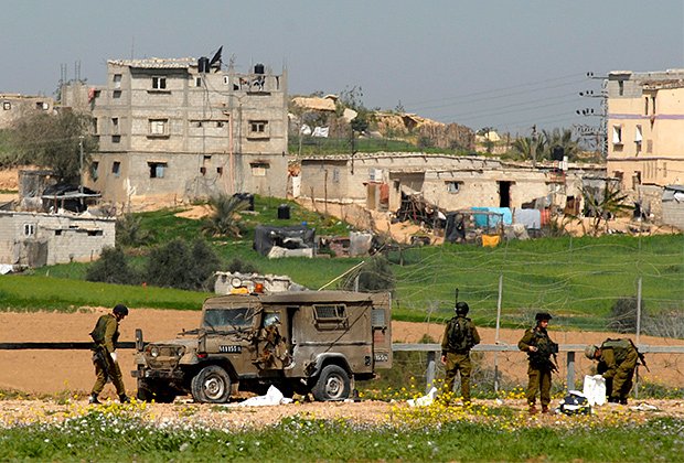 Солдаты ЦАХАЛ у границы с сектором Газа