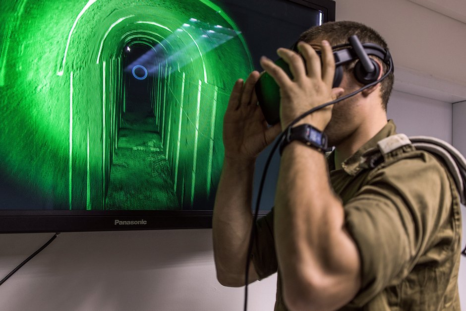 Израильский солдат в очках виртуальной реальности, дата неизвестна