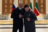 Боец MMA, участник СВО, актер и «герой всех мусульман». Чем известен 15-летний сын главы Чечни Адам Кадыров?