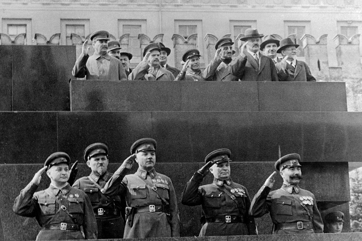 Лидеры Советского Союза на Красной площади 