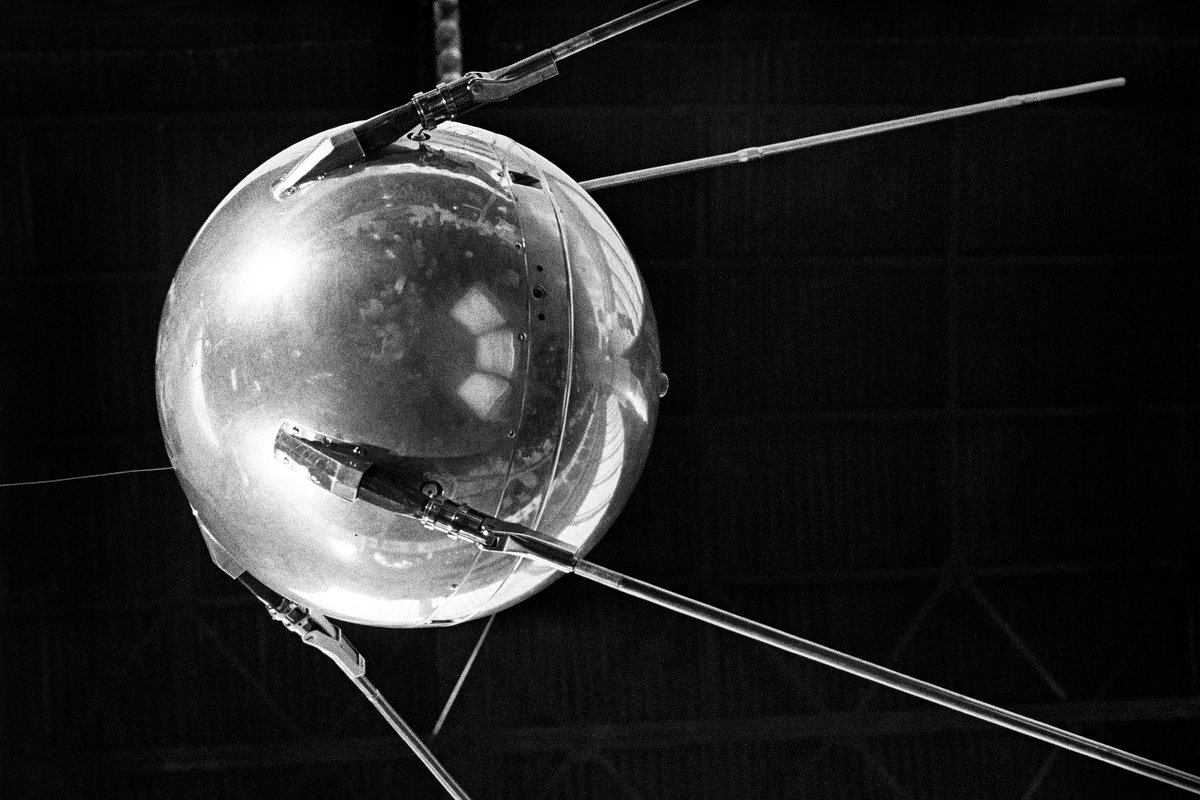 Макет первого в мире искусственного спутника Земли «Спутник-1»