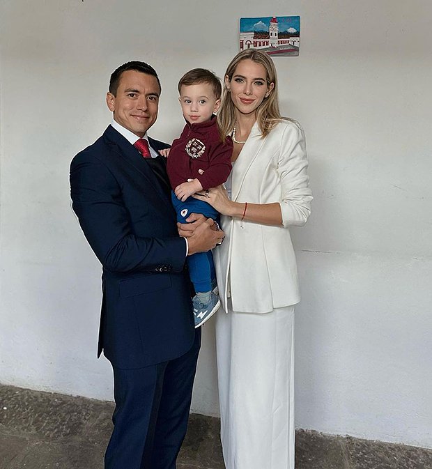 Даниэль Нобоа с женой Лавинией и сыном Альварито