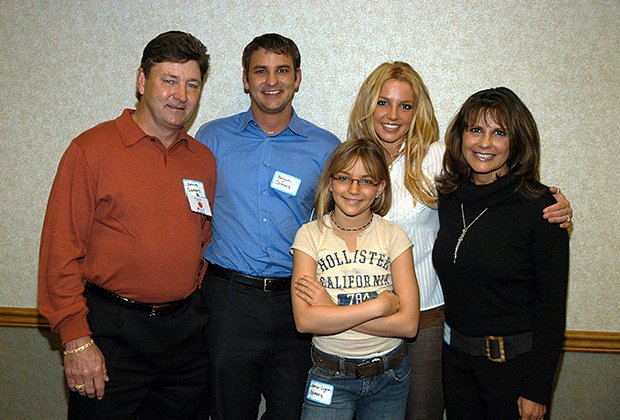 Бритни Спирс с братом, сестрой, матерью и отцом, 2003 год