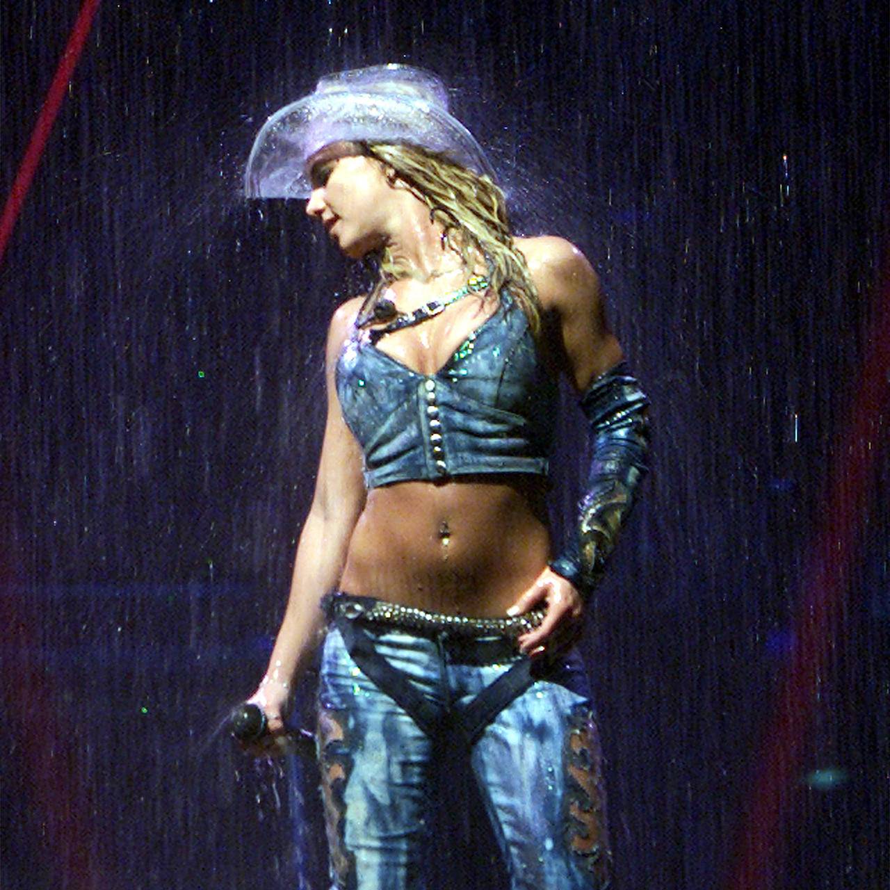 Красотка Britney пережила первый анальный секс