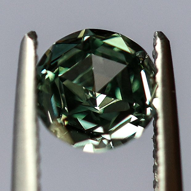 Искусственный бриллиант, выращенный в парижской Diam Concept Laboratory