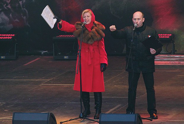 Певица Вика Цыганова и член инициативной группы общественного движения «Антимайдан» Николай Стариков