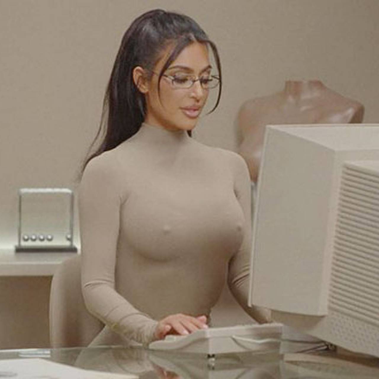 Ким Кардашьян и её слитые горячие фото