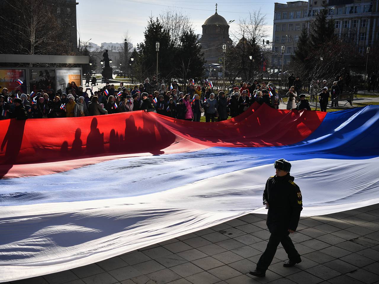 Россиянам напомнили о последней короткой рабочей неделе в году: Социальная  сфера: Экономика: Lenta.ru