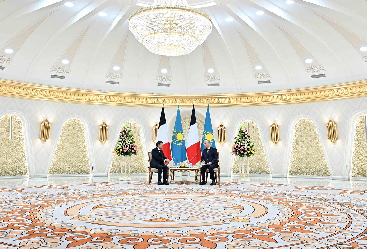 Kazakh President Kassym-Jomart Tokayev and French President Emmanuel Macron attend a meeting in Astana, Kazakhstan November 1, 2023. 