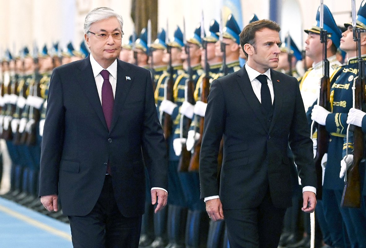 Kazakh President Kassym-Jomart Tokayev and French President Emmanuel Macron take part in a welcome ceremony before their talks in Astana, Kazakhstan November 1, 2023. 
