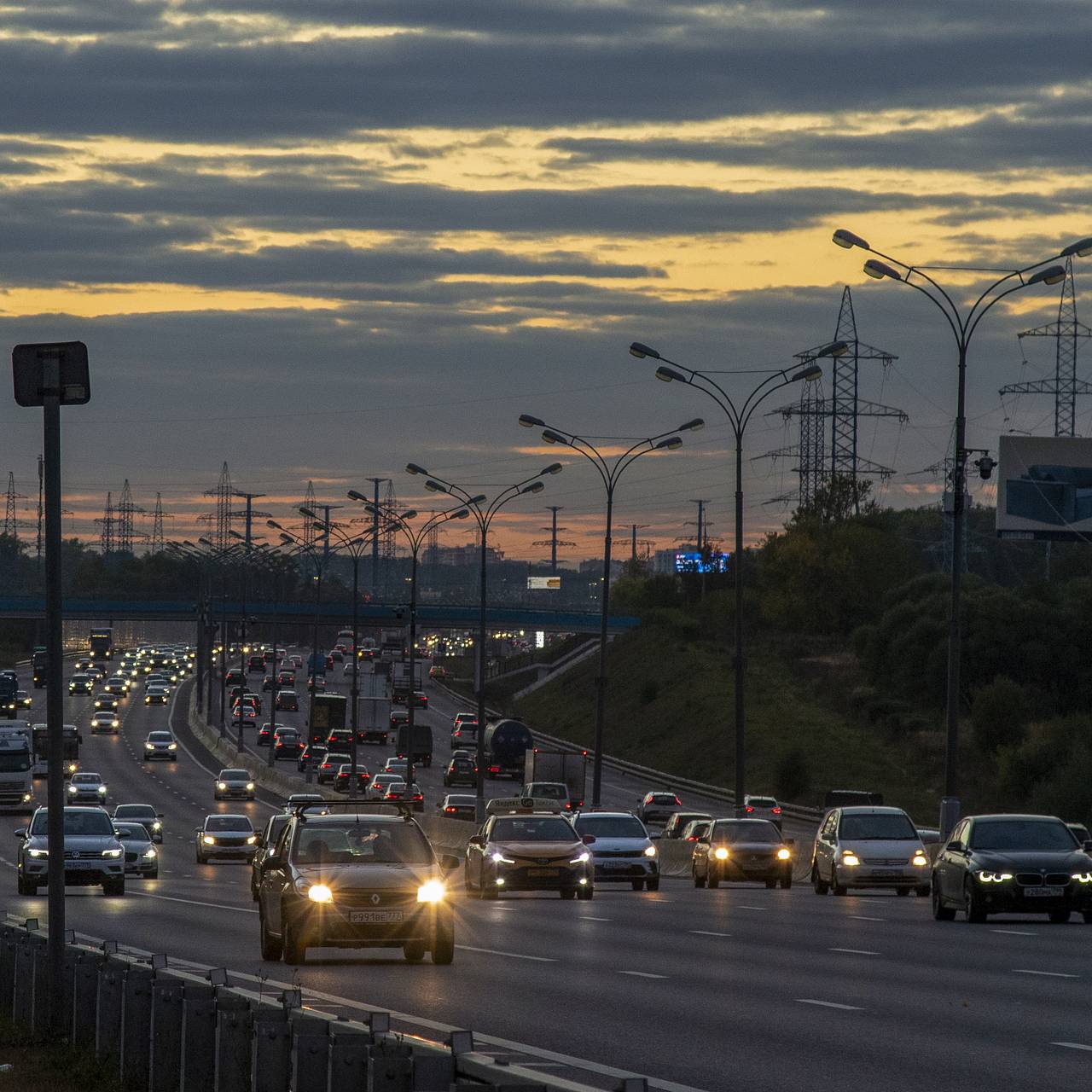 В Госдуме предложили вдвое снизить налог на авто для водителей без штрафов:  Общество: Россия: Lenta.ru