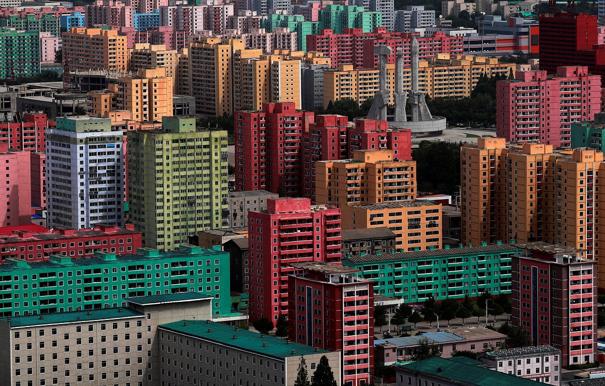 Разноцветные дома в Пхеньяне