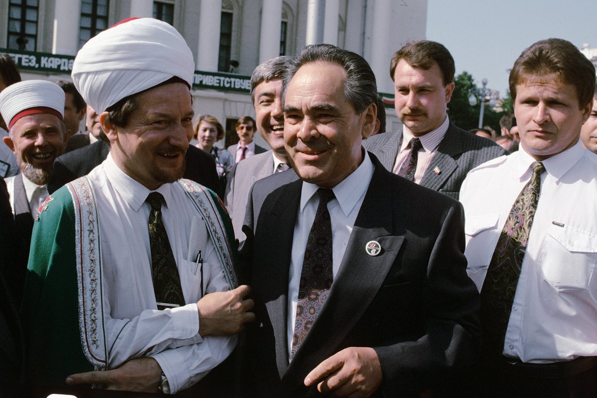 Президент Татарстана Минтимер Шаймиев и муфтий Талгат Таджуддин на Всемирном конгрессе татар, 1992 год